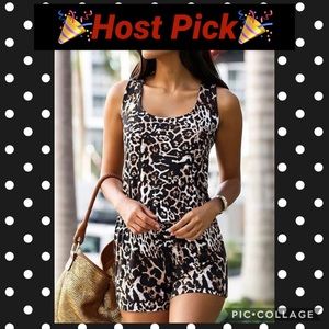 🎉HP🎉 VENUS Leopard Short Romper, size Medium